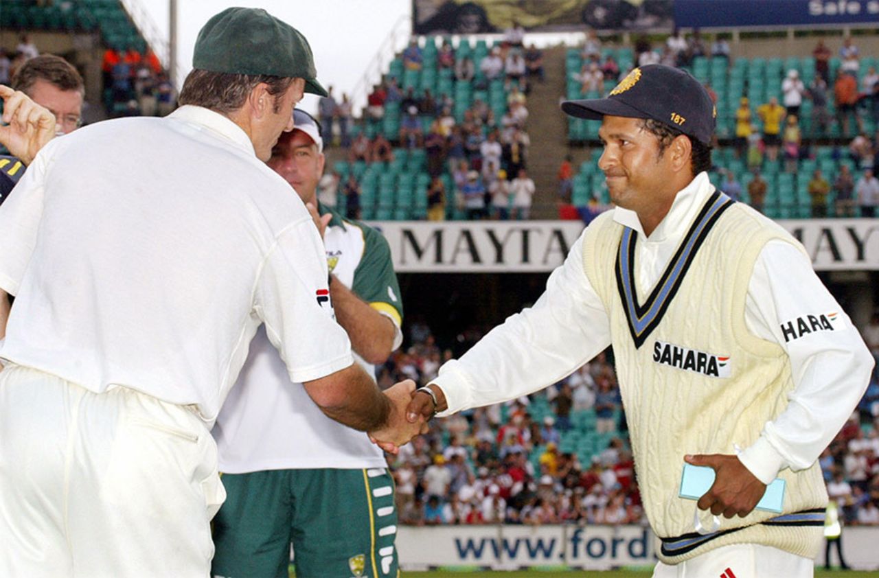 Sachin Tendulkar, who called Steve Waugh 'an inspiration', went across to wish him the best, Australia v India, 4th Test, Sydney, 5th day, January 6, 2004