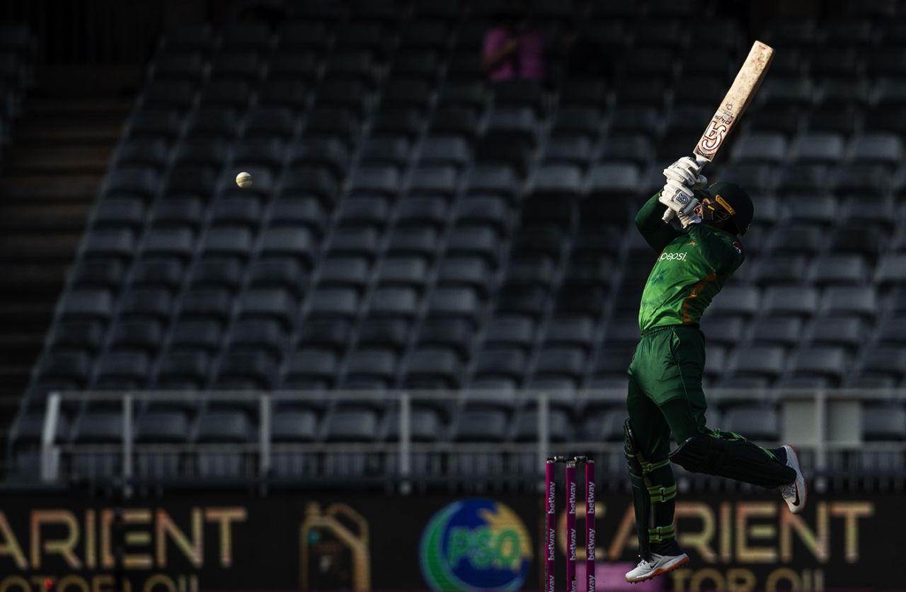 Asif Ali leaps up to cut one, South Africa vs Pakistan, 2nd ODI, Johannesburg, April 4, 2021