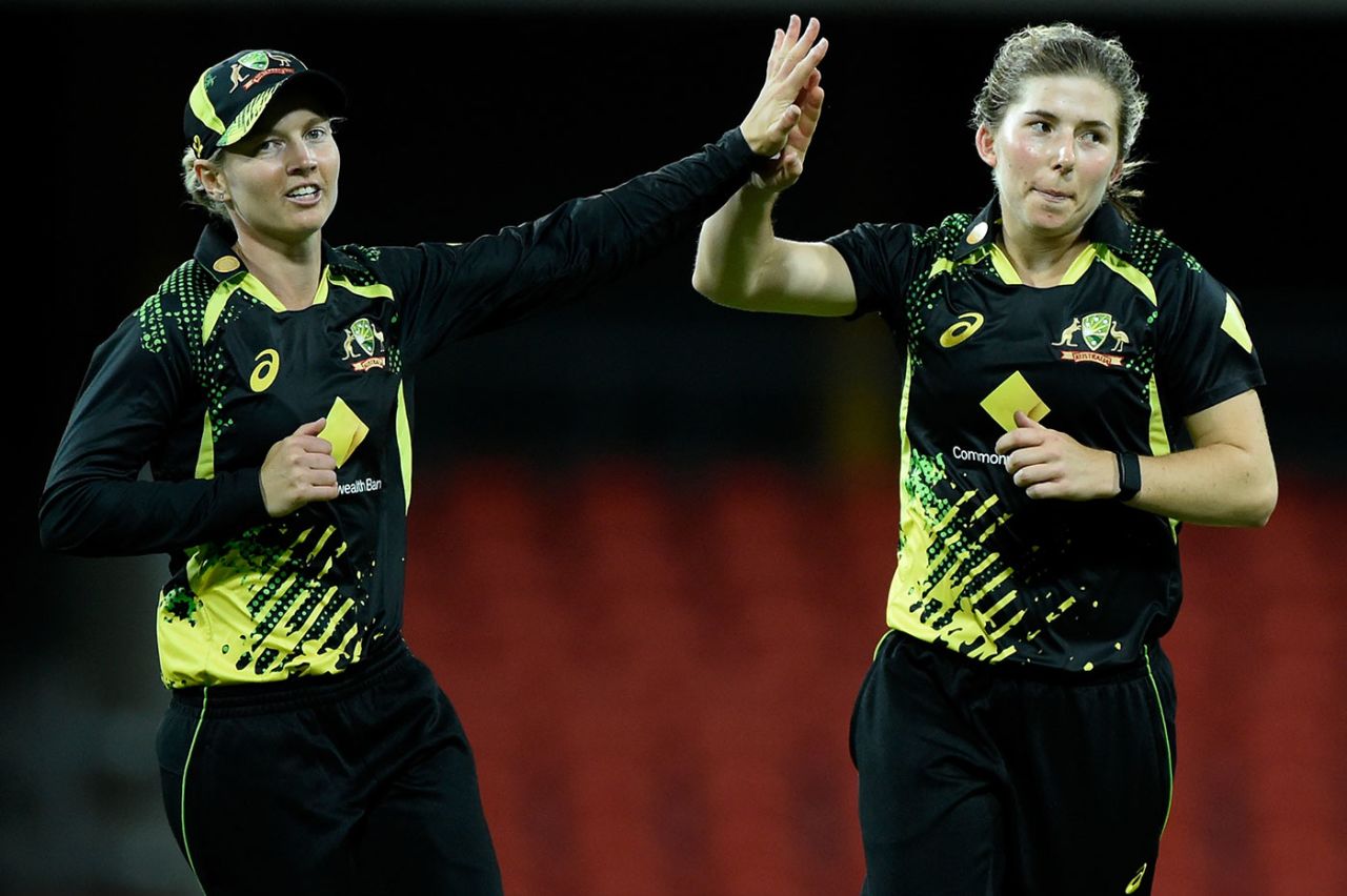 Meg Lanning celebrates with Georgia Wareham, Australia vs India, 3rd T20, Metricon Stadium, October 10, 2021