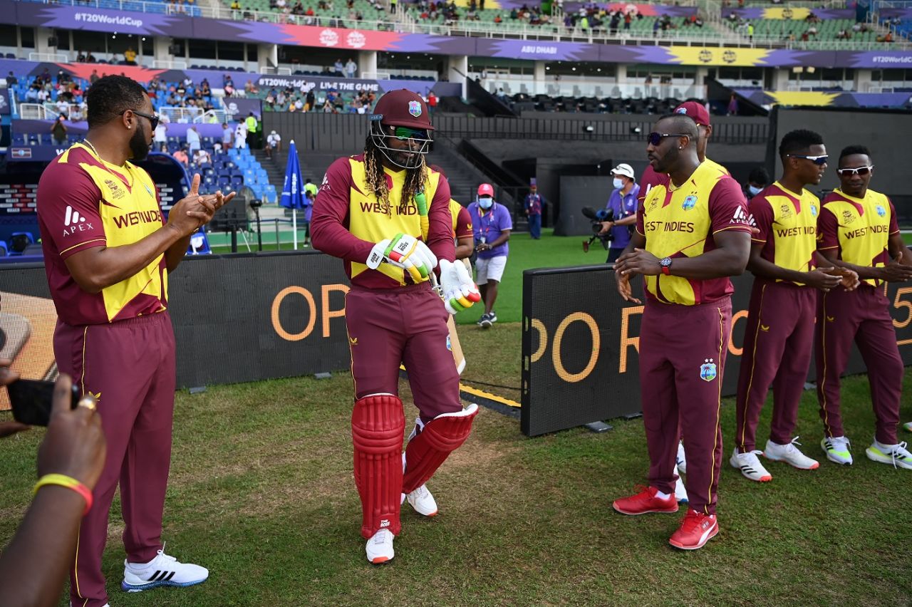 Chirs Gayle walks out to bat against Australia, Australia vs West Indies, Men's T20 World Cup 2021, Super 12s, Abu Dhabi, November 6, 2021