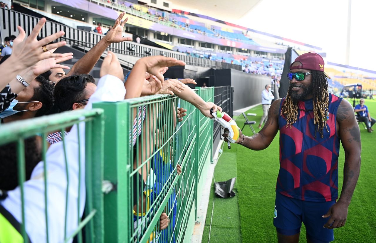 Chris Gayle gave away his gloves to fans in the stands, Australia vs West Indies, Men's T20 World Cup 2021, Super 12s, Abu Dhabi, November 6, 2021