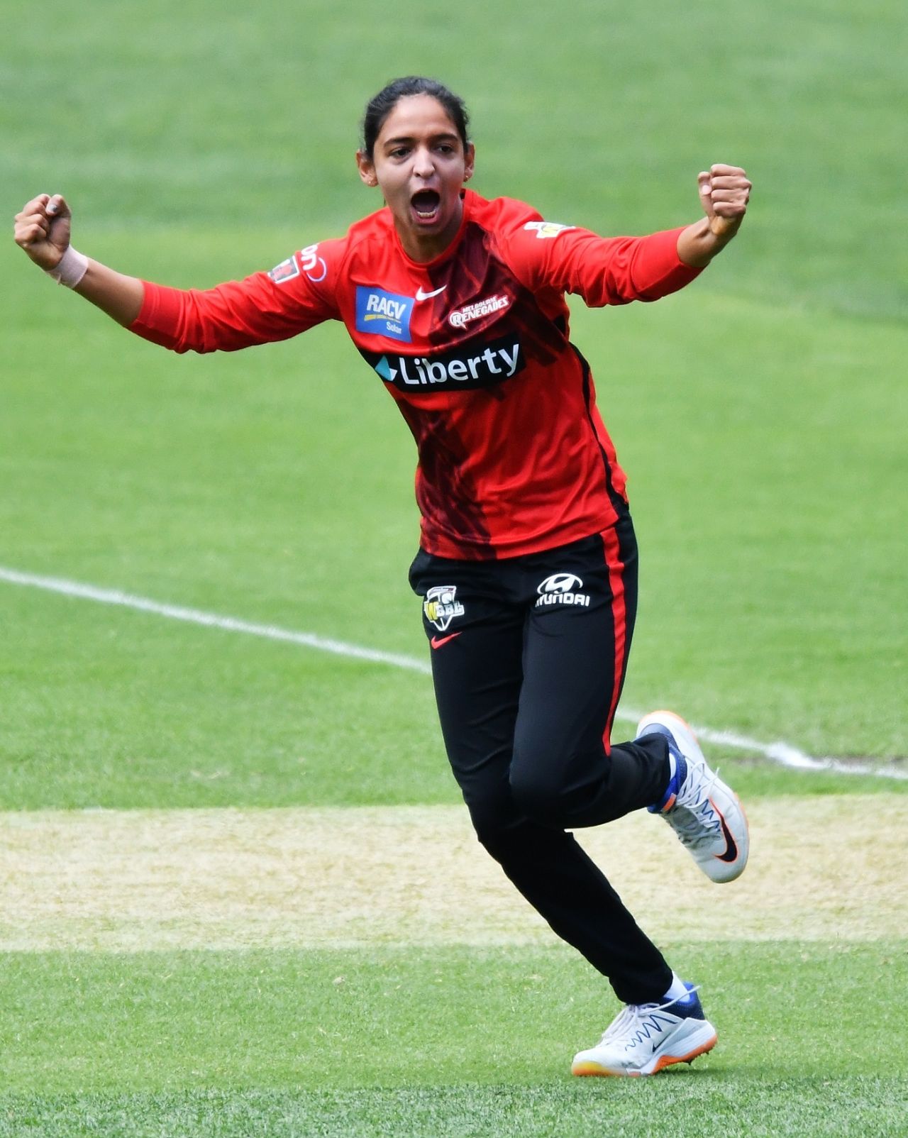 Harmanpreet Kaur was involved in a team hat-trick in the 20th over of Melbourne Stars' innings, Melbourne Renegades vs Melbourne Stars, WBBL 2021-22, Adelaide, November 7, 2021