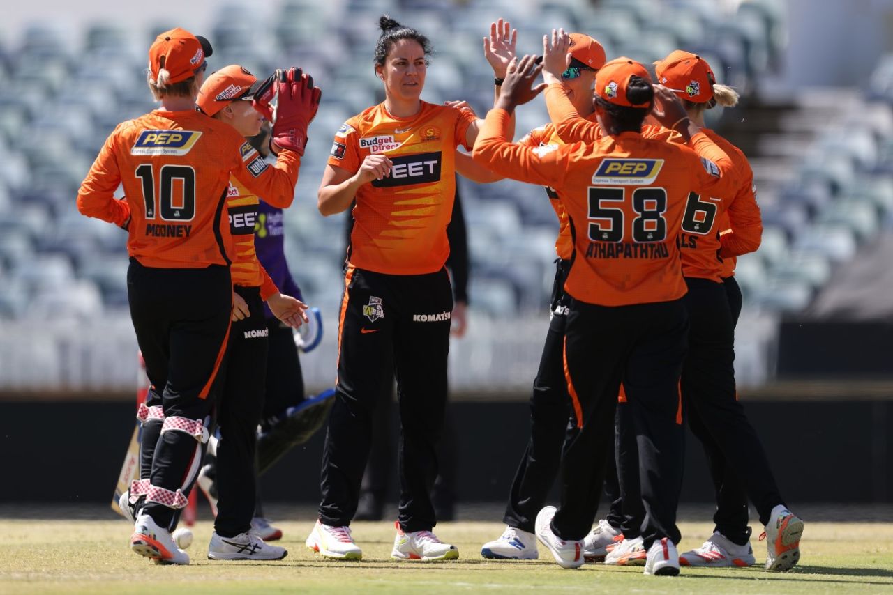 Marizanne Kapp took 4 for 10, Perth Scorchers vs Hobart Hurricanes, WBBL 2021-22, Perth, November 7, 2021