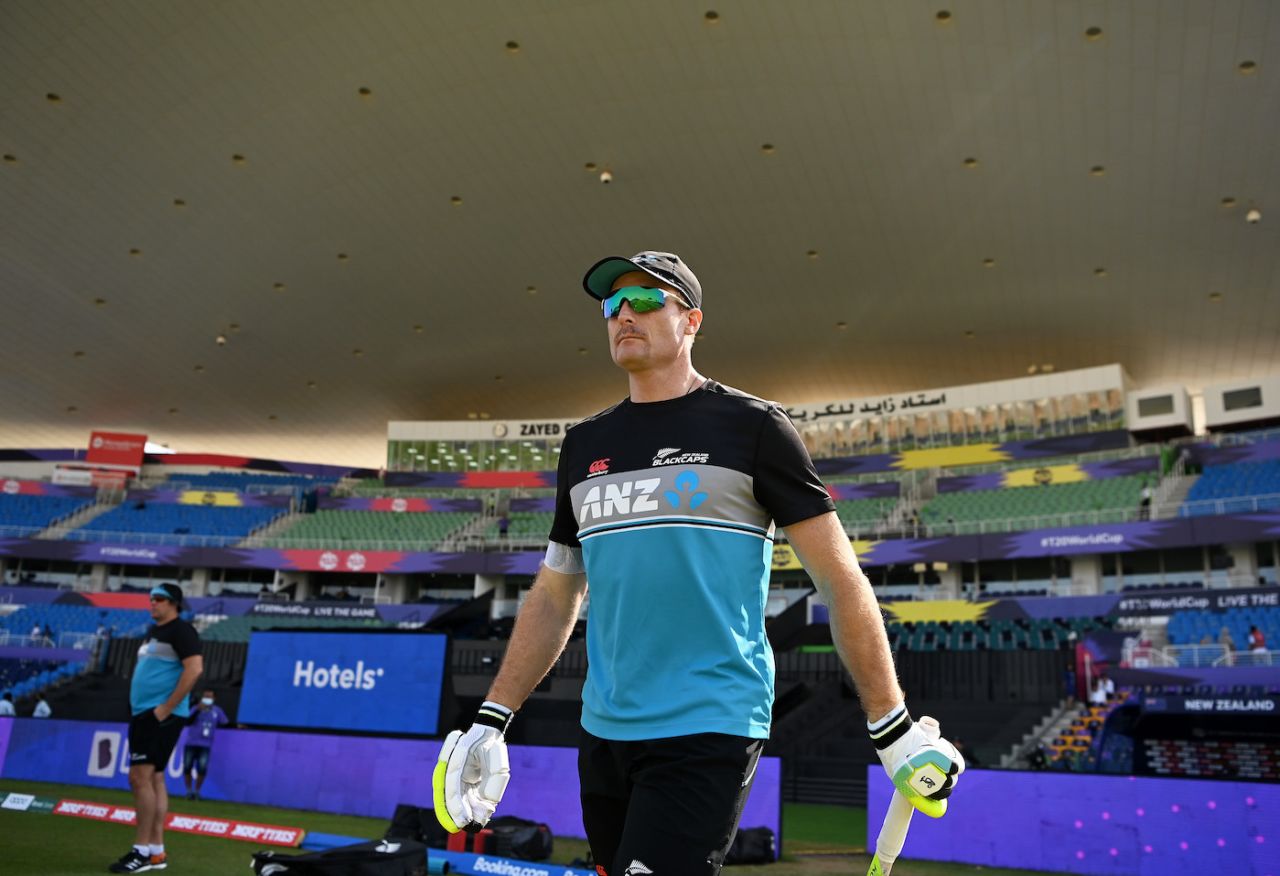 Martin Guptill walks out for a hit, Afghanistan vs New Zealand, T20 World Cup, Group 2, Abu Dhabi, November 7, 2021