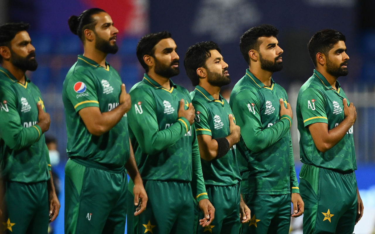 Pakistan's players have their hands on their hearts as their national anthem is played, Pakistan vs Scotland, T20 World Cup, Group 2, Sharjah, November 7, 2021