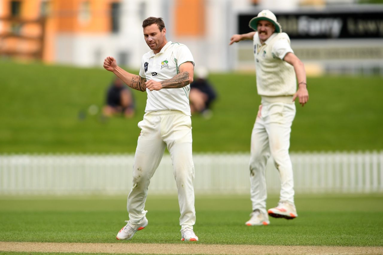 Doug Bracewell is pumped after getting Mitch Renwick, Central Districts vs Otago, Plunket Shield, Nelson, November 2, 2021
