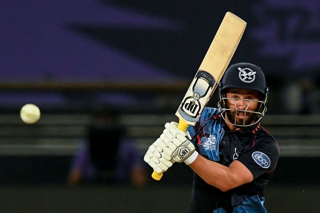 Jan Frylinck hits down the ground, India vs Namibia, T20 World Cup, Group 2, Dubai, November 8, 2021