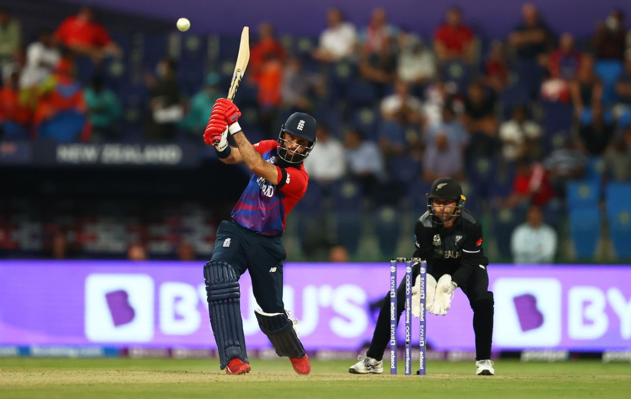 Moeen Ali goes down the ground, England vs New Zealand, T20 World Cup, 1st semi-final, Abu Dhabi, November 10, 2021