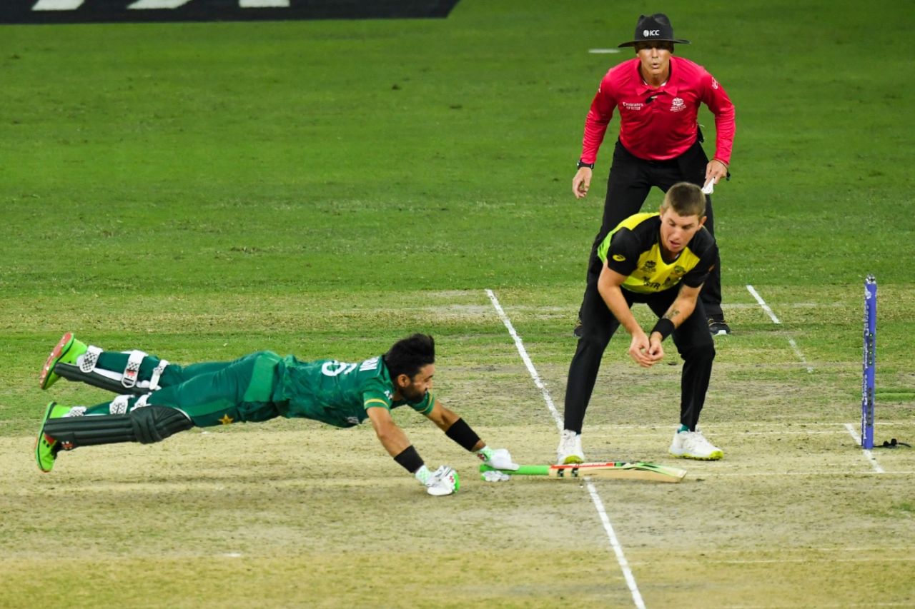 Mohammad Rizwan dives to make his ground, as Adam Zampa collects the ball and umpire Chris Gaffaney watches closely, Pakistan vs Australia, Men's T20 World Cup 2021, 2nd semi-final, Dubai, November 11, 2021