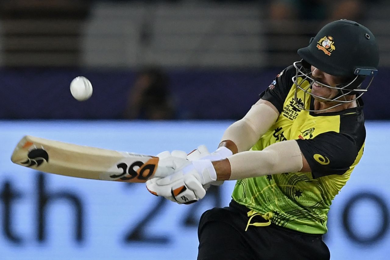 David Warner swings away towards deep square-leg, Australia vs Pakistan, T20 World Cup, 2nd semi-final, Dubai, November 11, 20211