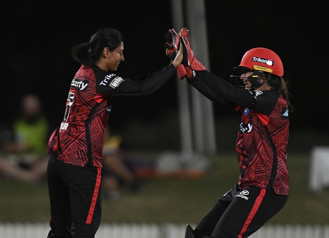 Harmanpreet Kaur picked up the wicket of Sammy-Jo Johnson, Melbourne Renegades vs Sydney Thunder, Women's Big Bash League, Mackay, November 17, 2021