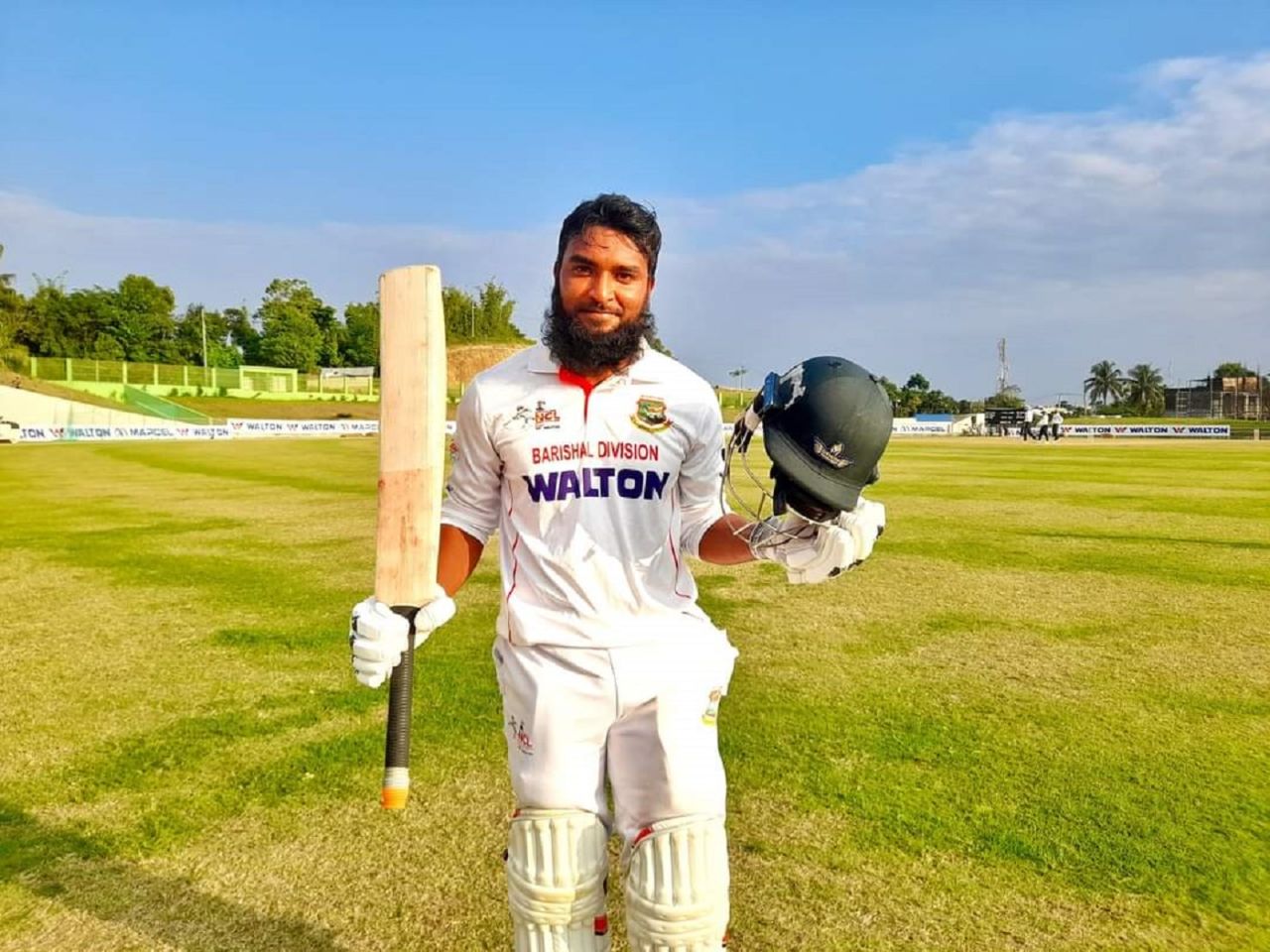 Salman Hossain celebrates his second first-class century, Dhaka Metropolis vs Barisal Division, NCL 2021-22, Sylhet, November 17, 2021