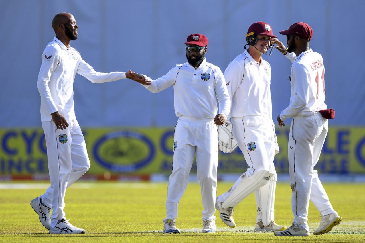 Roston Chase celebrates taking a wicket with his team-mates, Sri Lanka vs West Indies, 1st Test, Galle, 1st day, November 21, 2021
