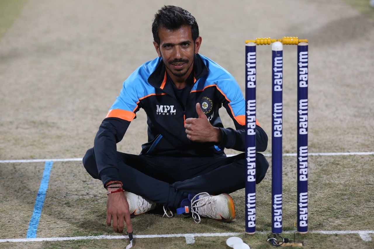 Yuzvendra Chahal gives a thumbs up, India vs New Zealand, 3rd T20I, Kolkata, November 21, 2021