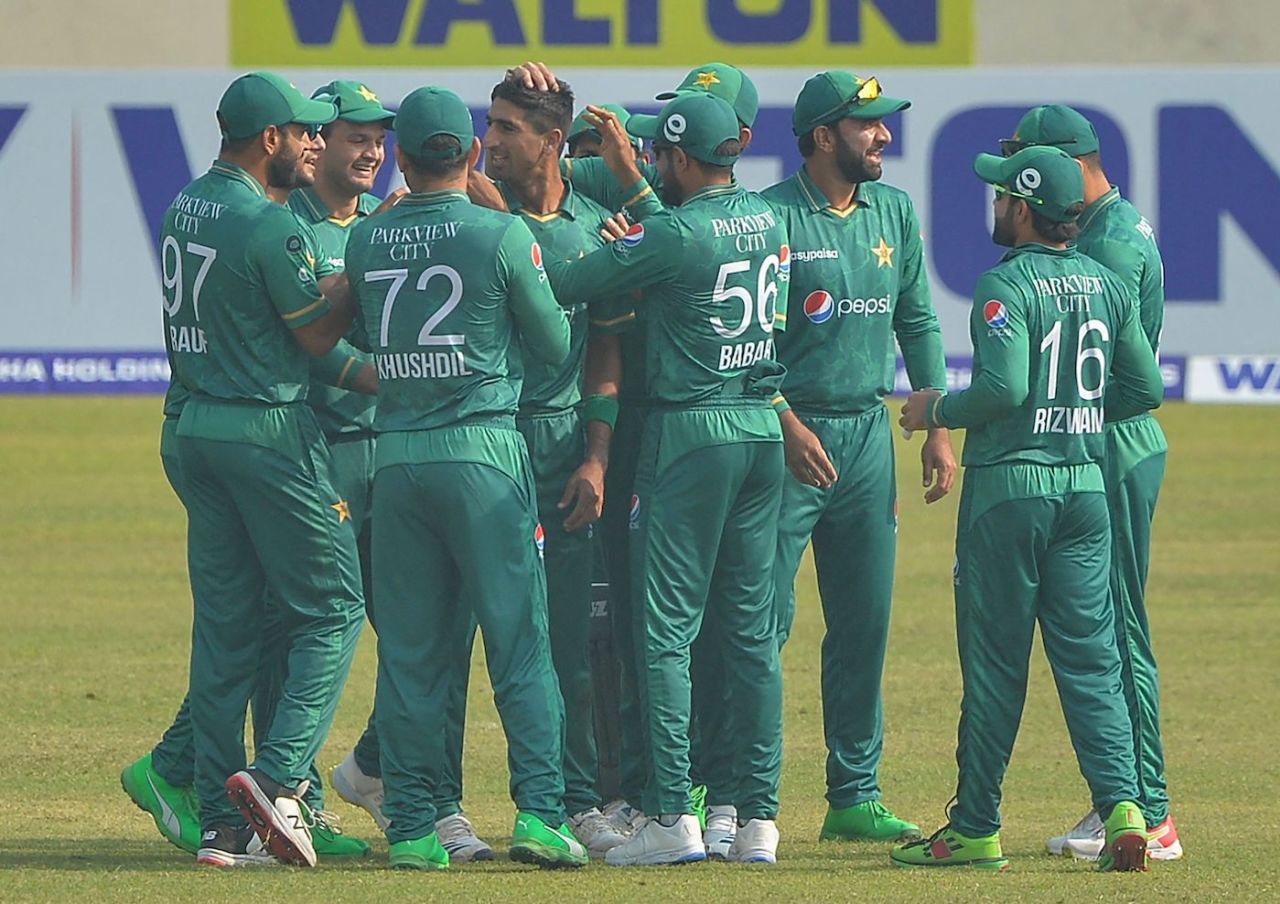 Shahnawaz Dahani is congratulated by his team-mates after picking up the first wicket, Bangladesh vs Pakistan, 3rd T20I, Dhaka, November 22, 2021