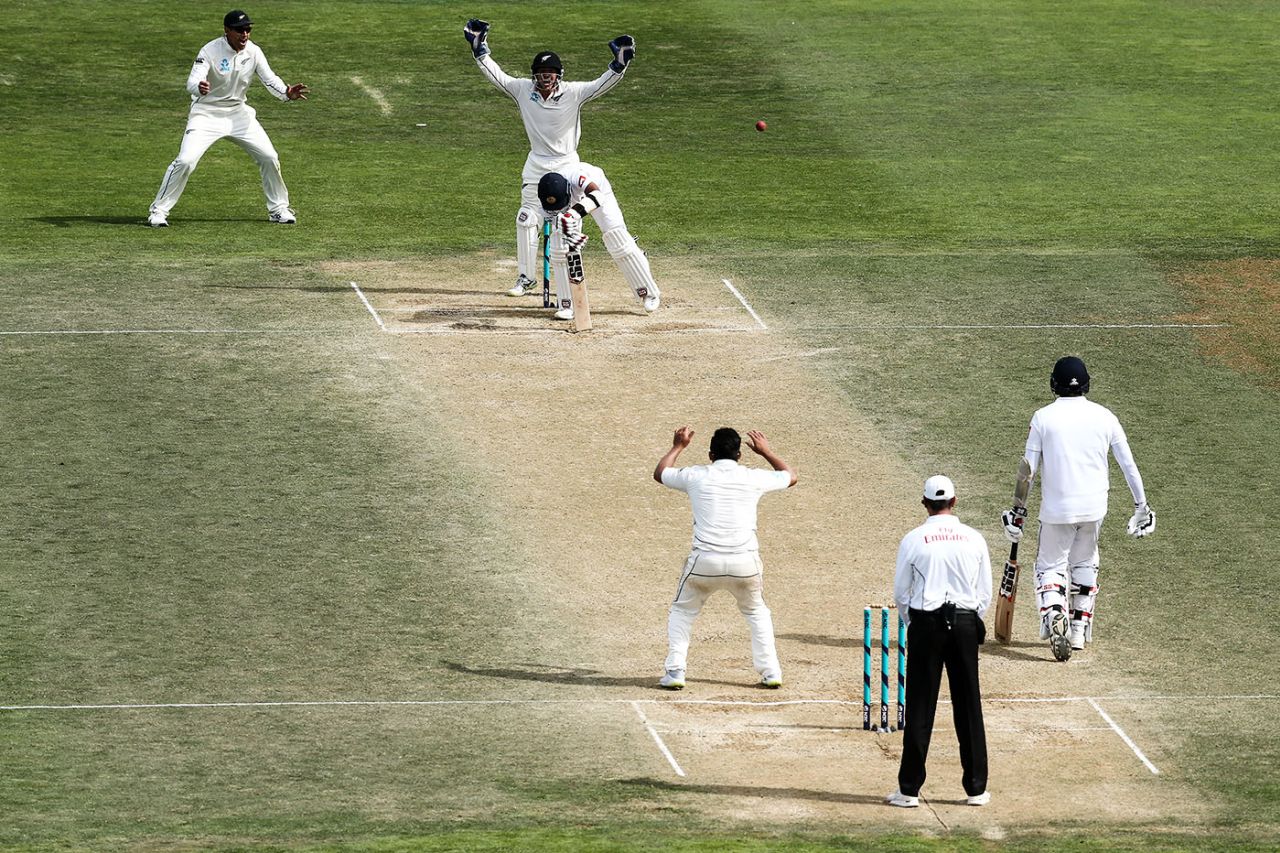 Ajaz Patel, BJ Watling and Ross Taylor appeal for Kusal Mendis' wicket, New Zealand v Sri Lanka, 1st Test, Wellington, 4th day, December 18, 2018