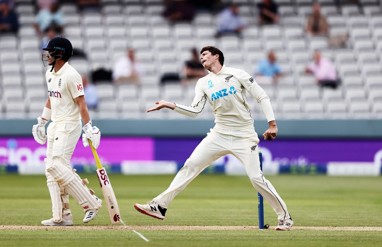 Mitchell Santner bowls, 1st LV= Insurance Test, England vs New Zealand, 2nd day, Lord's, June 3, 2021