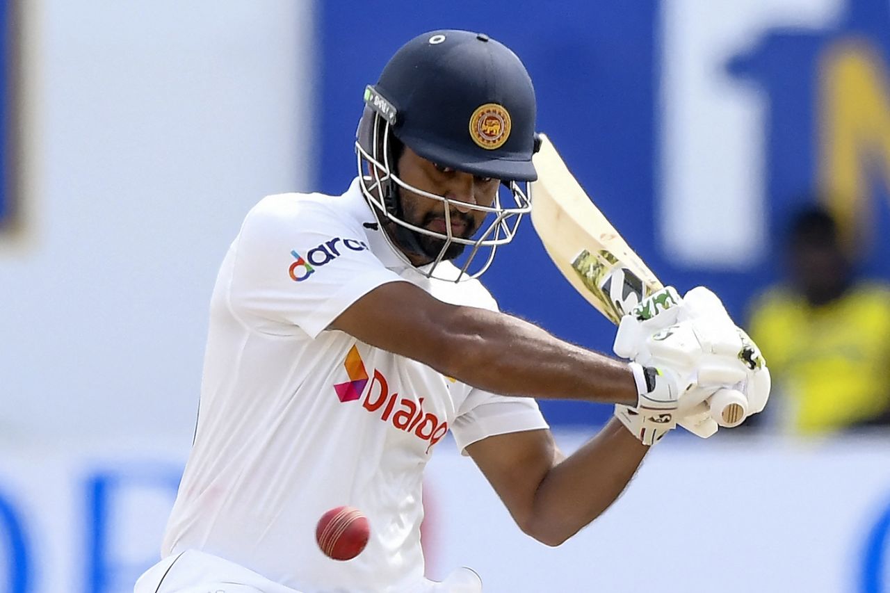 Dimuth Karunaratne lines up a pull, Sri Lanka vs West Indies, 1st Test, Galle, 4th day, November 24, 2021