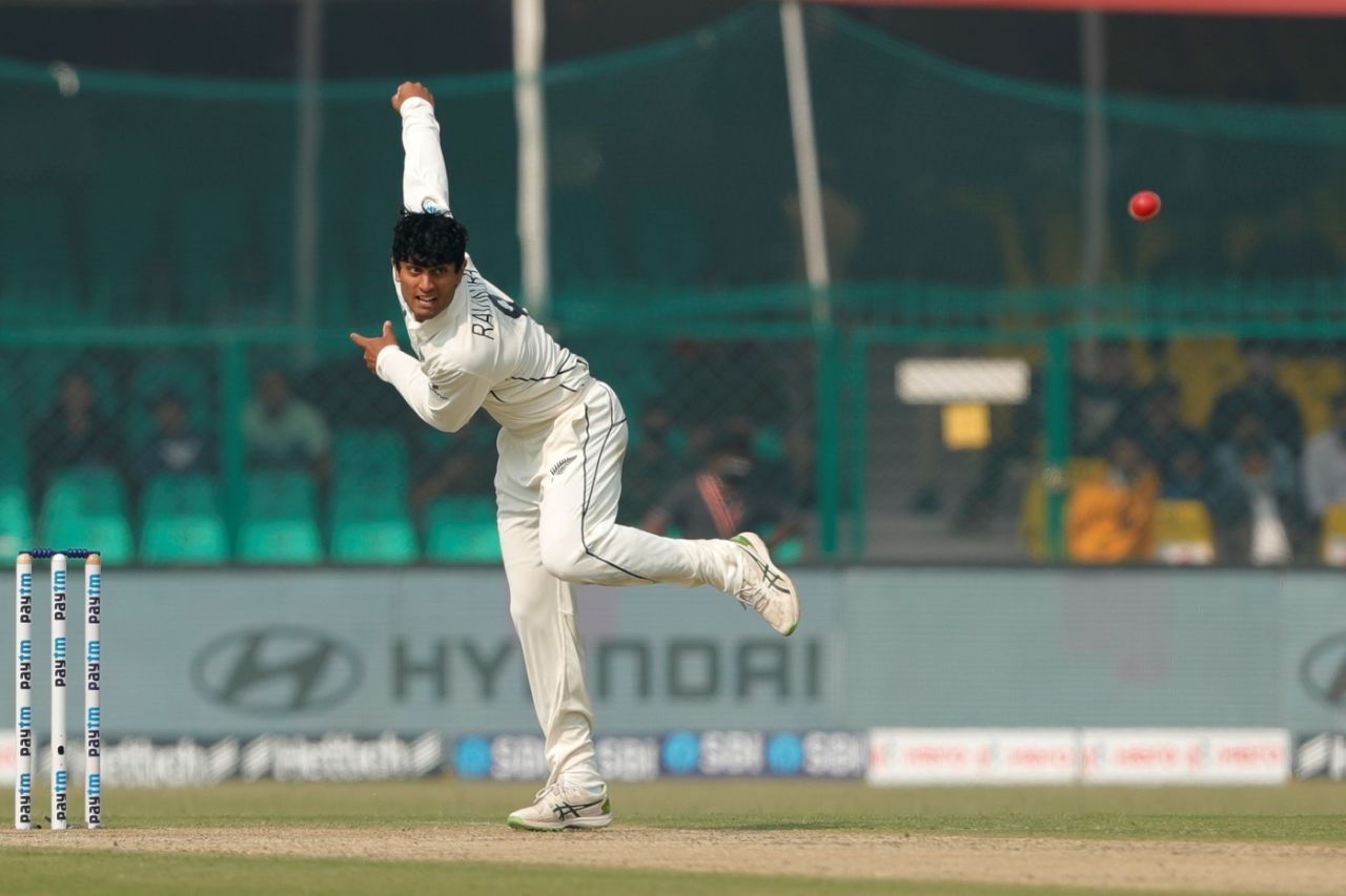 Rachin Ravindra bowls on debut, India vs New Zealand, 1st Test, Green Park, Kanpur, 1st day, November 25, 2021