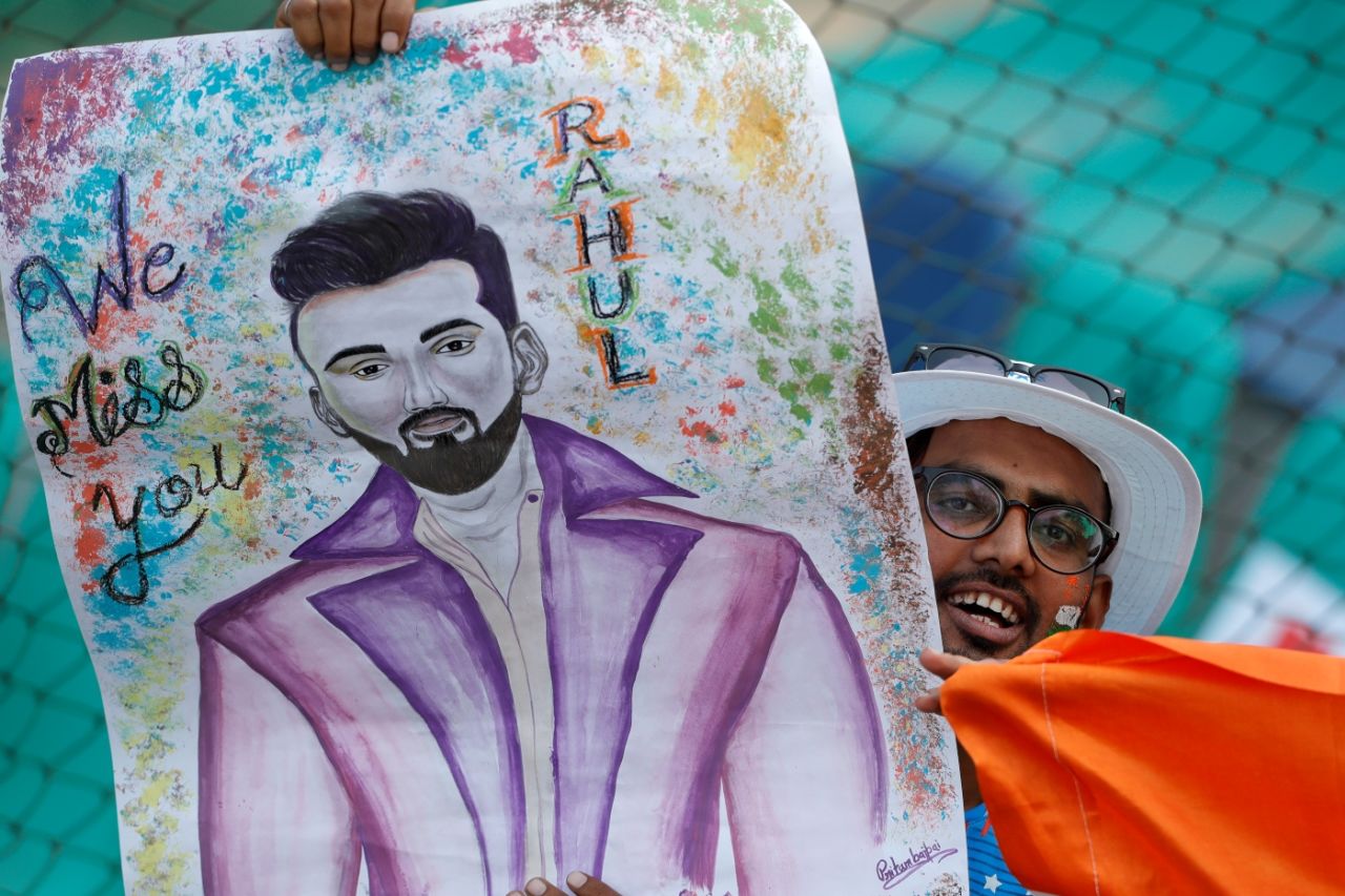 Big KL Rahul fan, this lad, you reckon? India vs New Zealand, 1st Test, Green Park, Kanpur, 1st day, November 25, 2021