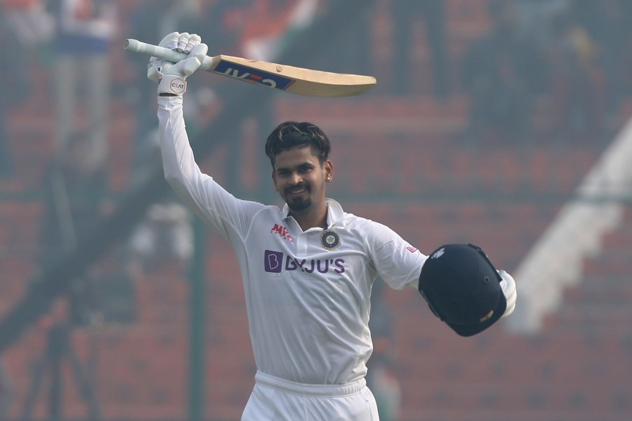 Shreyas Iyer celebrates his debut hundred, India vs New Zealand, 1st Test, Kanpur, 2nd day, November 26, 2021