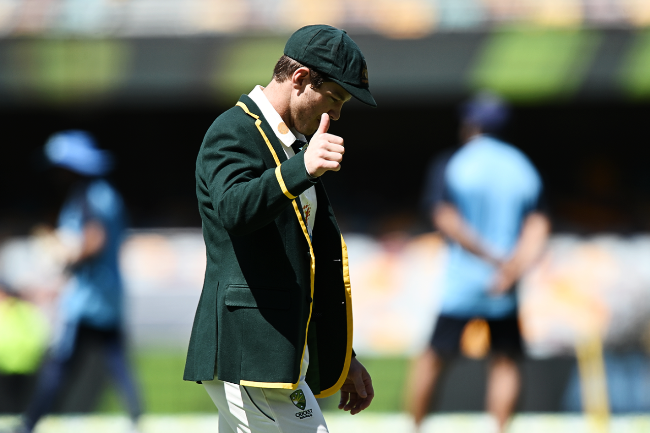 Tim Paine gives a thumbs-up sign, Australia vs India, 4th Test, Sydney, 1st day, January 15, 2021