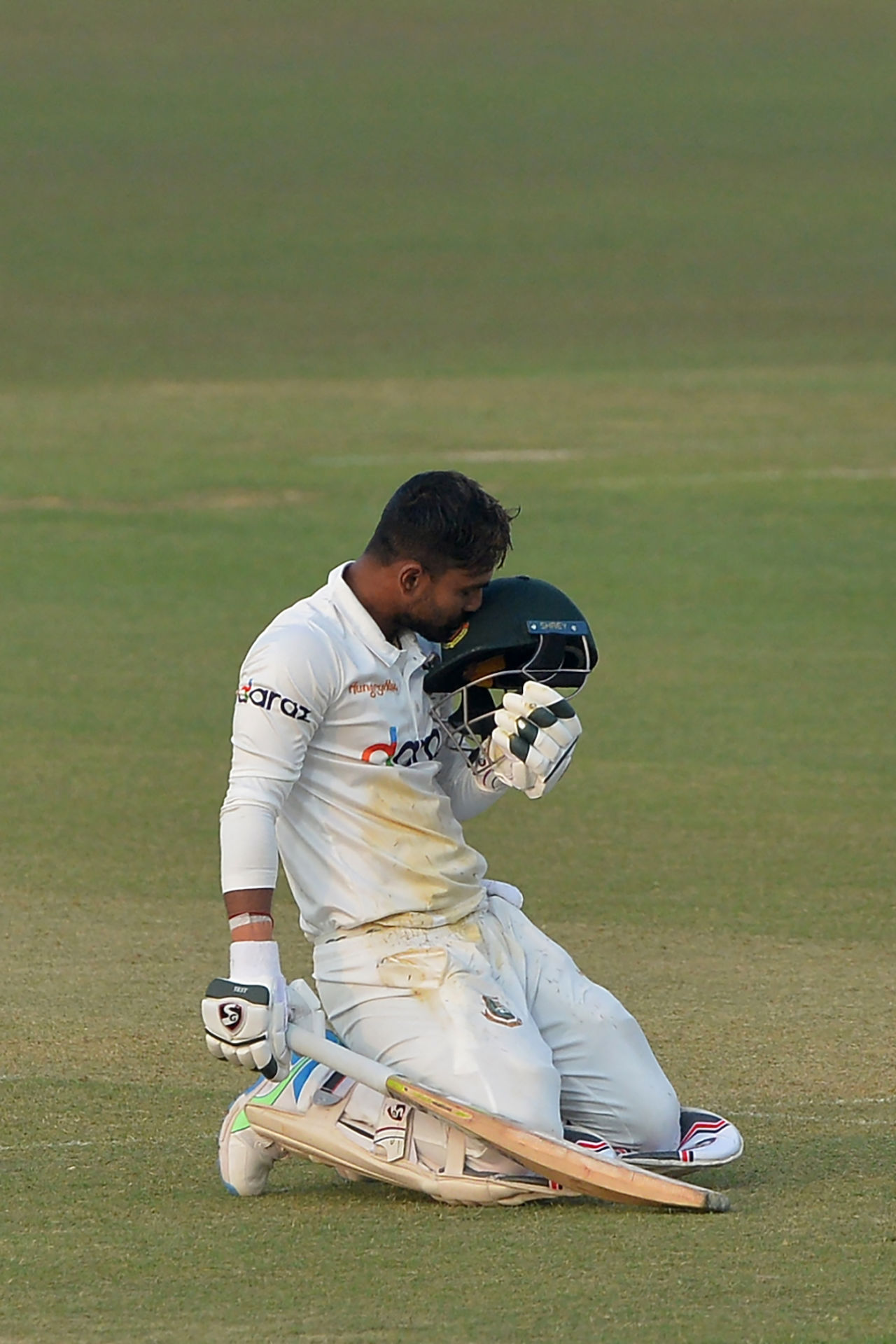 Liton Das kisses the logo on his helmet after getting to his maiden Test century, Bangladesh vs Pakistan, 1st Test, Chattogram, 1st day, November 26, 2021