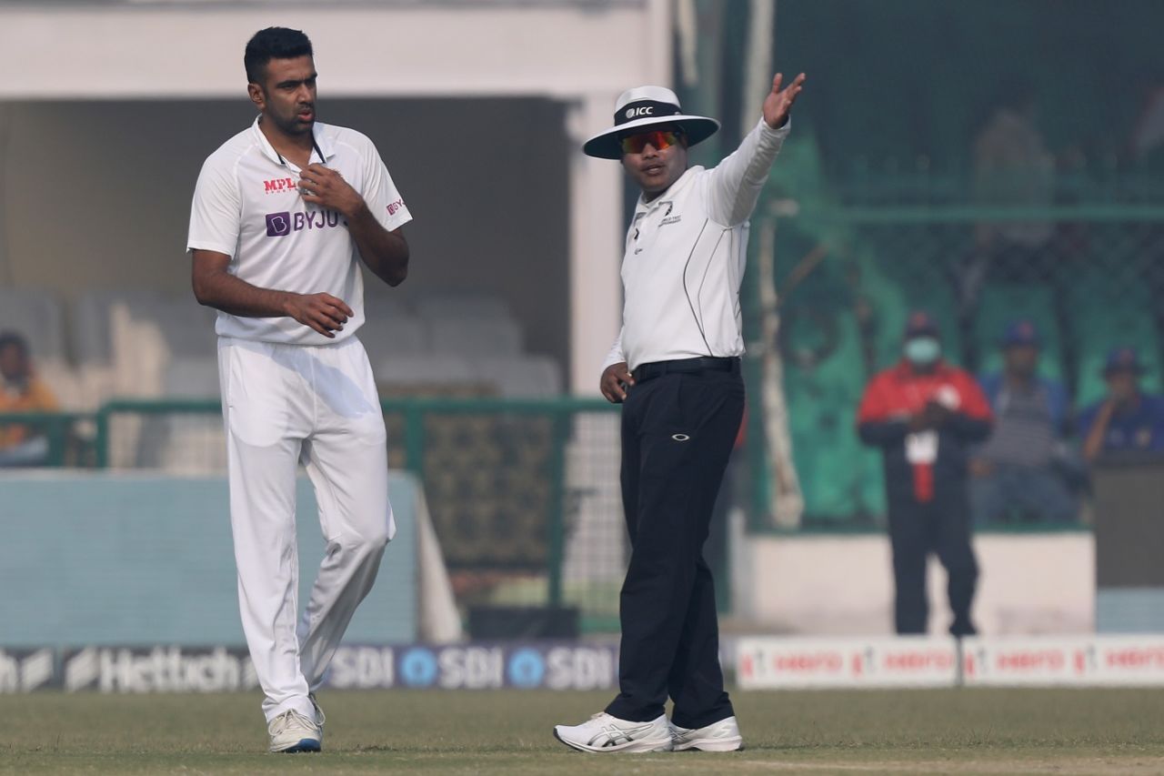 R Ashwin has a chat with umpire Nitin Menon, 1st Test, Kanpur, 3rd day, November 27, 2021