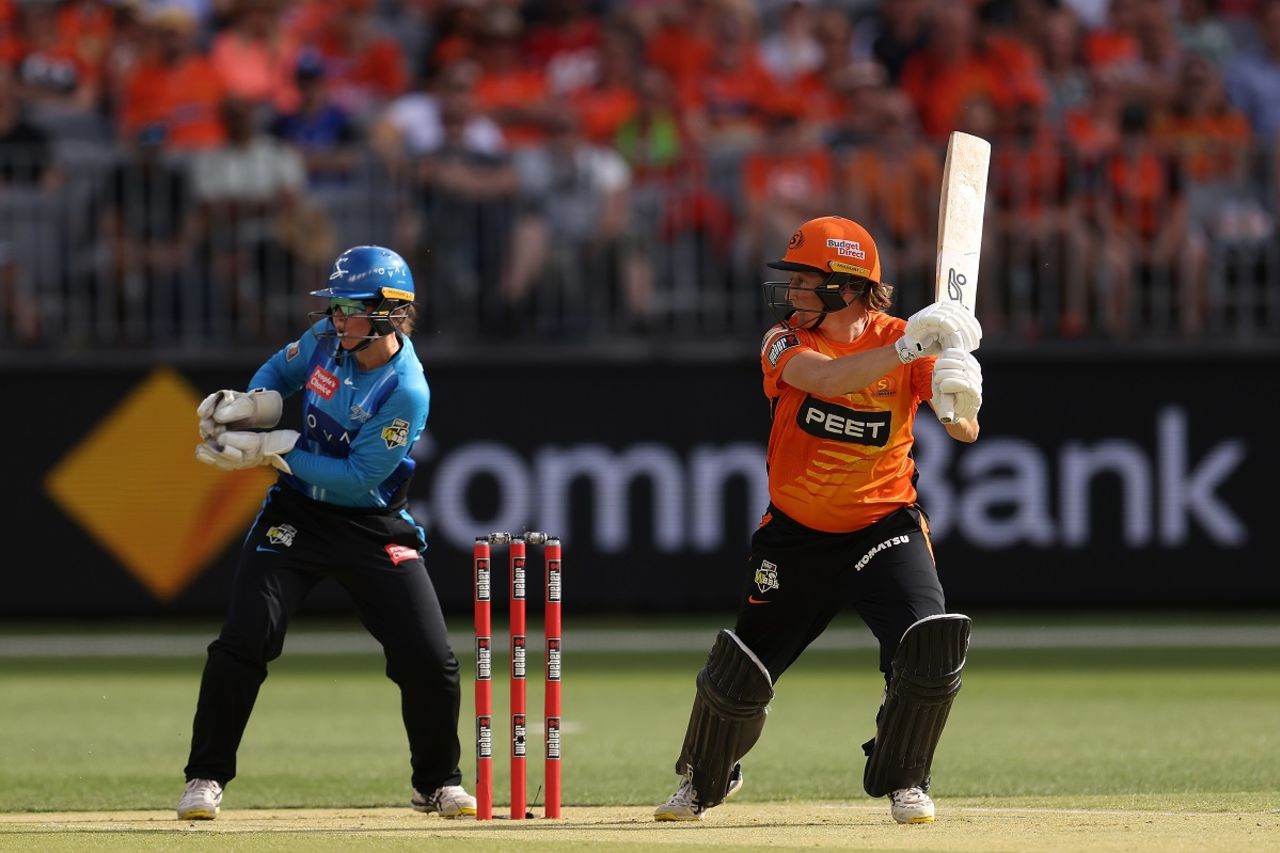 Sophie Devine latches on to a cut, Perth Scorchers v Adelaide Strikers, WBBL final, November 27, 2021