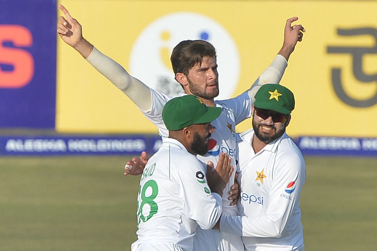 Azhar Ali and Sajid Khan congratulate Shaheen Shah Afridi after a wicket, Bangladesh vs Pakistan, 1st Test, Chattogram, 3rd day, November 28, 2021