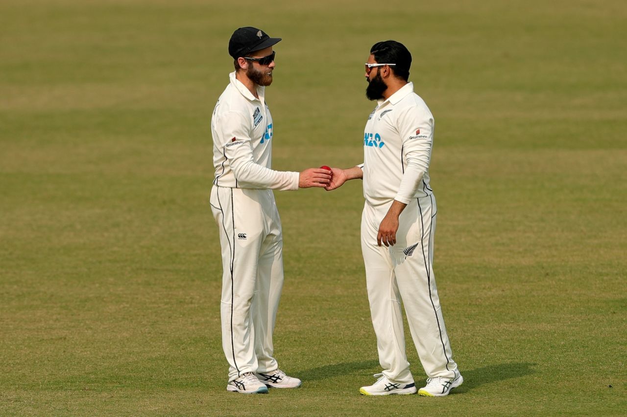 Talking tactics? Kane Williamson and Ajaz Patel have a chat, India vs New Zealand, 1st Test, Kanpur, 4th day, November 28, 2021