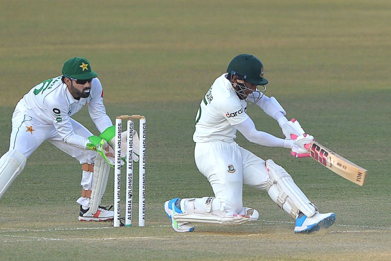 Mushfiqur Rahim plays a sweep, Bangladesh vs Pakistan, 1st Test, Chattogram, 3rd day, November 28, 2021