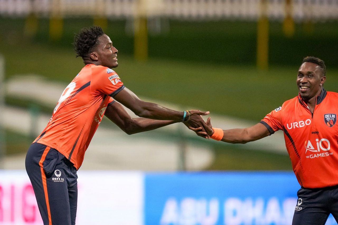 Dominic Drakes and Dwayne Bravo high-five