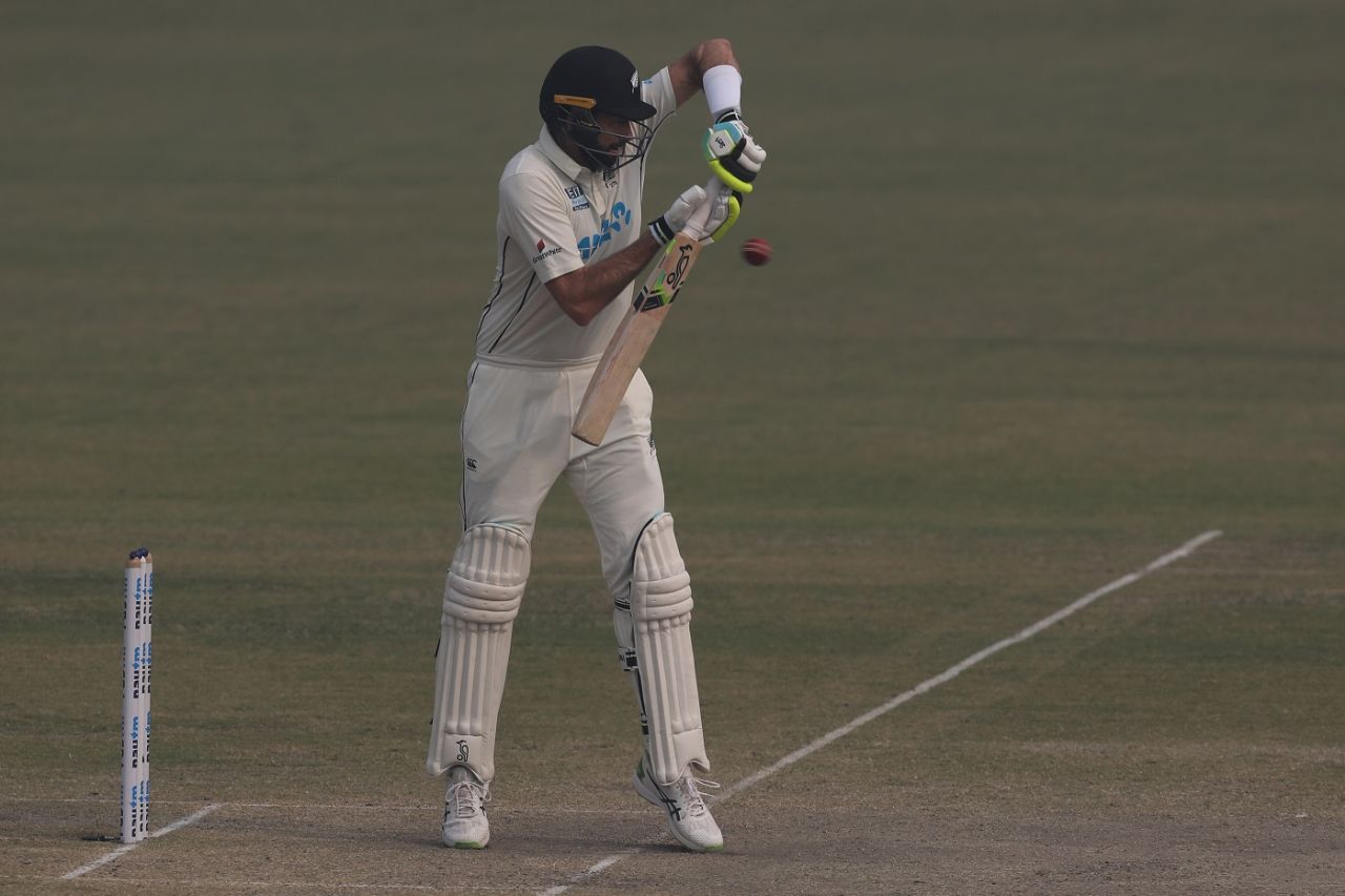 Will Somerville defends the ball, India vs New Zealand, 1st Test, Kanpur, 5th day, November 29, 2021
