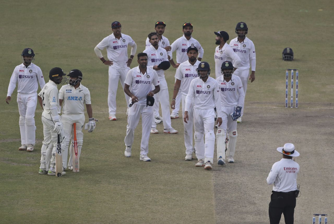 The India players and New Zealand batters look towards the umpire at the end of the day's play, India vs New Zealand, 1st Test, Kanpur, 5th day, November 29, 2021
