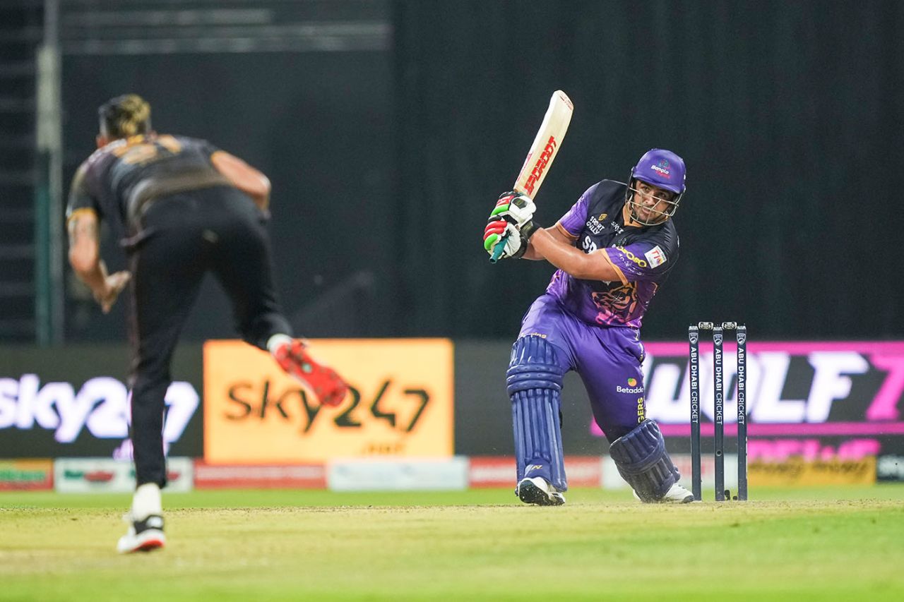 Hazratullah Zazai swings down the ground, Bangla Tigers vs Northern Warriors, Abu Dhabi T10, December 2, 2021