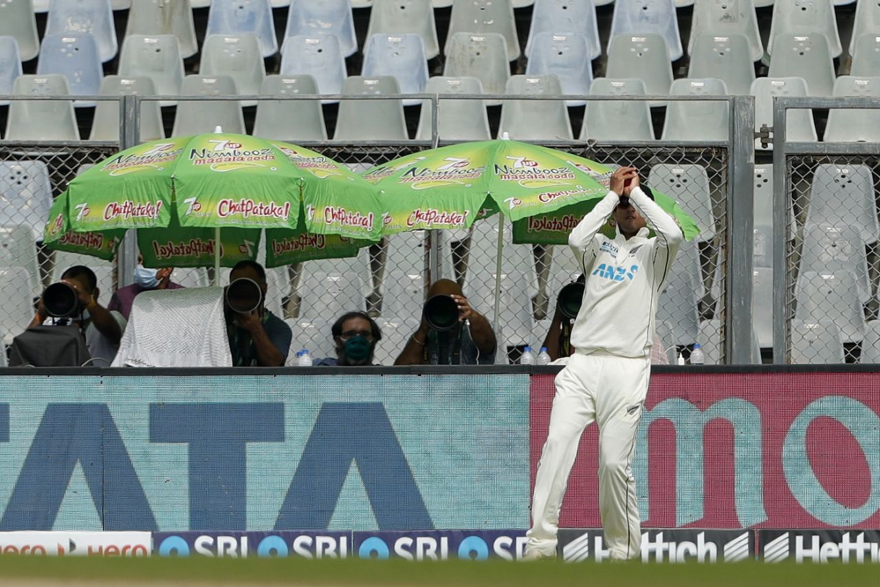 Rachin Ravindra takes a catch off Jayant Yadav at the long-off boundary, India vs New Zealand, 2nd Test, Wankhede, 2nd day, December 4, 2021
