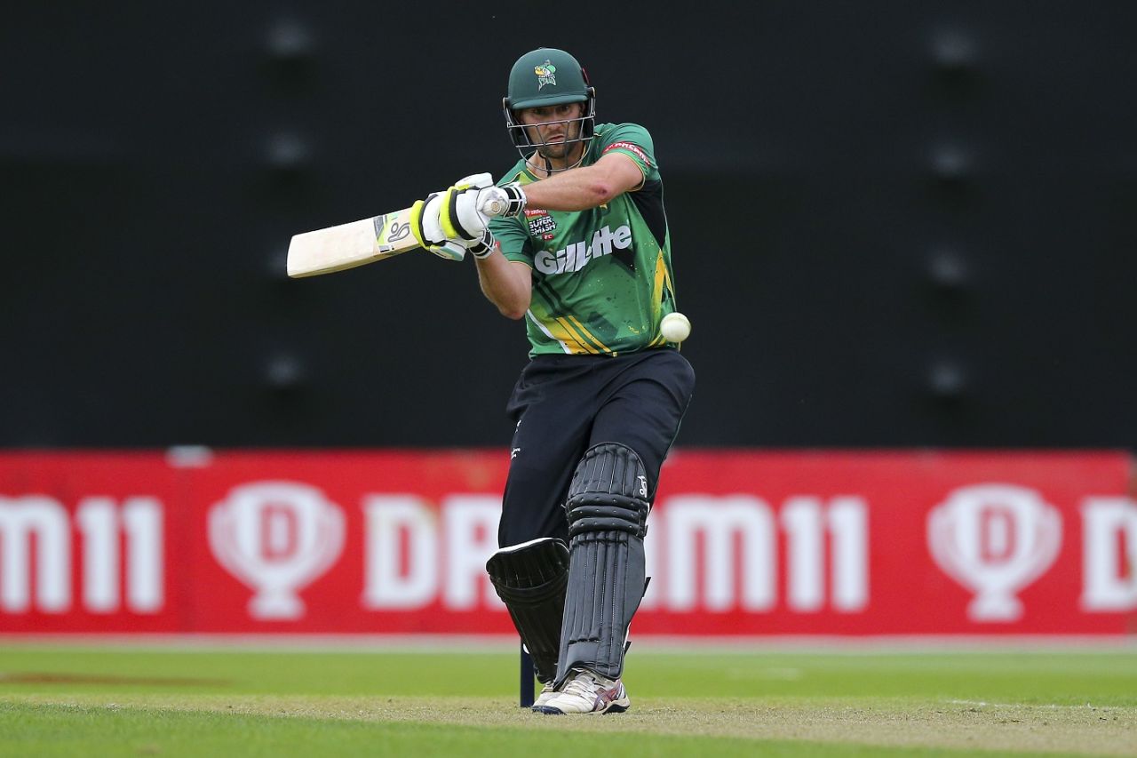 Tom Bruce shapes to play a short ball, Wellington vs Central Districts, Super Smash T20 2021-22, Wellington, December 5, 2021