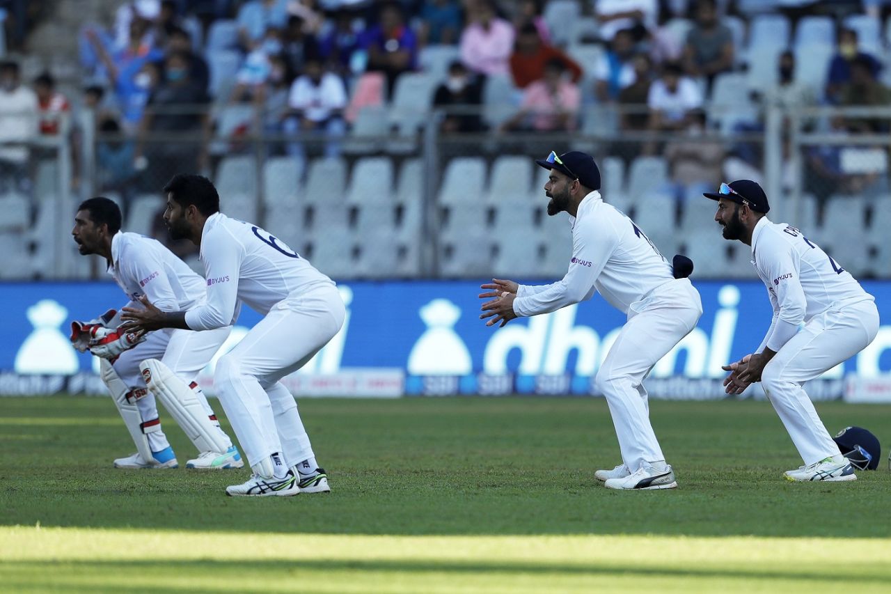 Wriddhiman Saha, Suryakumar Yadav, Virat Kohli and Cheteshwar Pujara wait and watch, India vs New Zealand, 2nd Test, Mumbai, 3rd day, December 5, 2021
