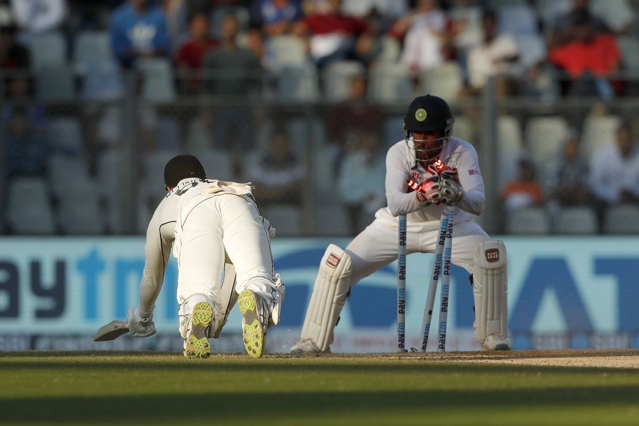 Tom Blundell is run out by Wriddhiman Saha, India vs New Zealand, 2nd Test, Mumbai, 3rd day, December 5, 2021