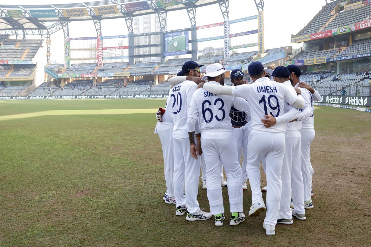 The India players get into a huddle ahead of the day's play, India vs New Zealand, 2nd Test, Mumbai, 4th day, December 6, 2021