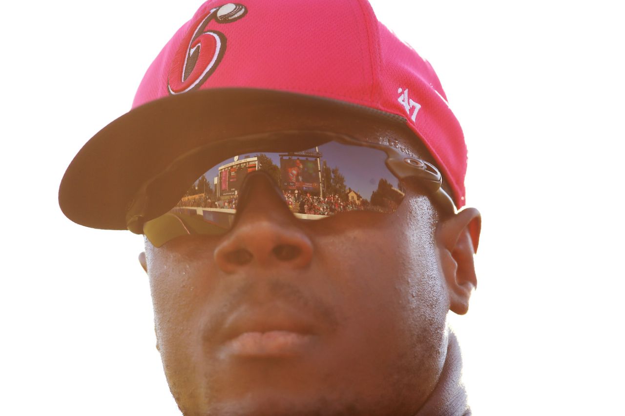 Carlos Brathwaite watches the big screen, Sydney Sixers vs Perth Scorchers, Big Bash League, Manuka Oval, Canberra, January 30, 2021