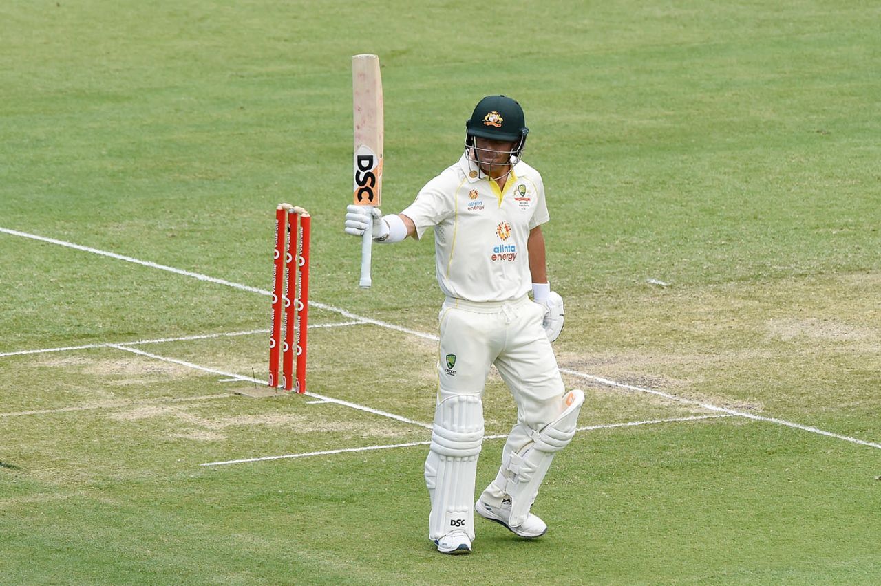 David Warner acknowledges the ovation for his half-century, Australia vs England, The Ashes, 1st Test, 2nd day, Brisbane, December 9, 2021