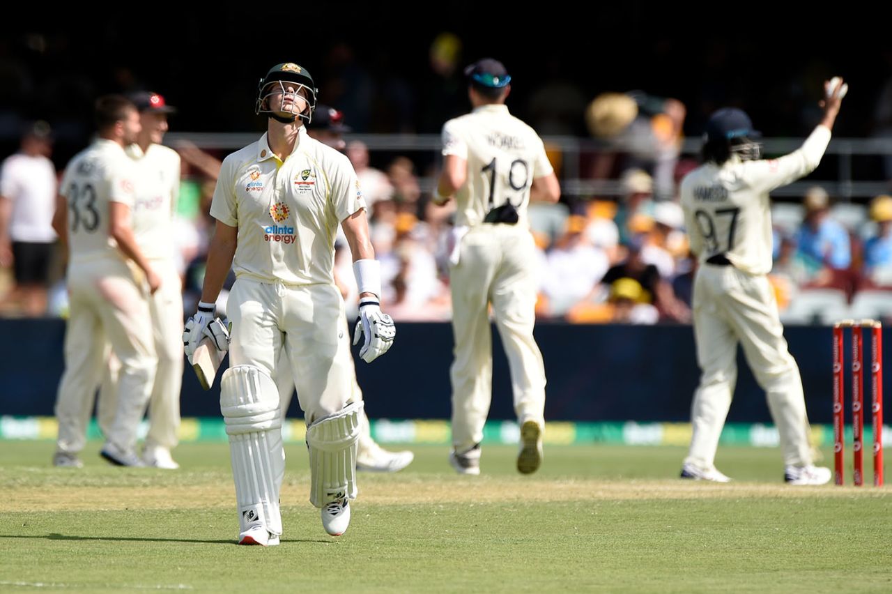 Steven Smith drags himself off after his dismissal, Australia vs England, The Ashes, 1st Test, 2nd day, Brisbane, December 9, 2021