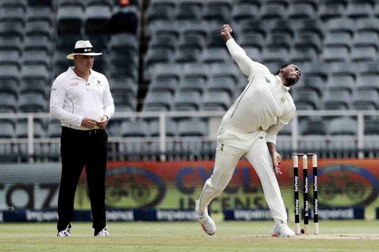 Lungi Ngidi bowls, South Africa vs Sri Lanka, 2nd Test, 1st day, Johannesburg, January 3, 2021