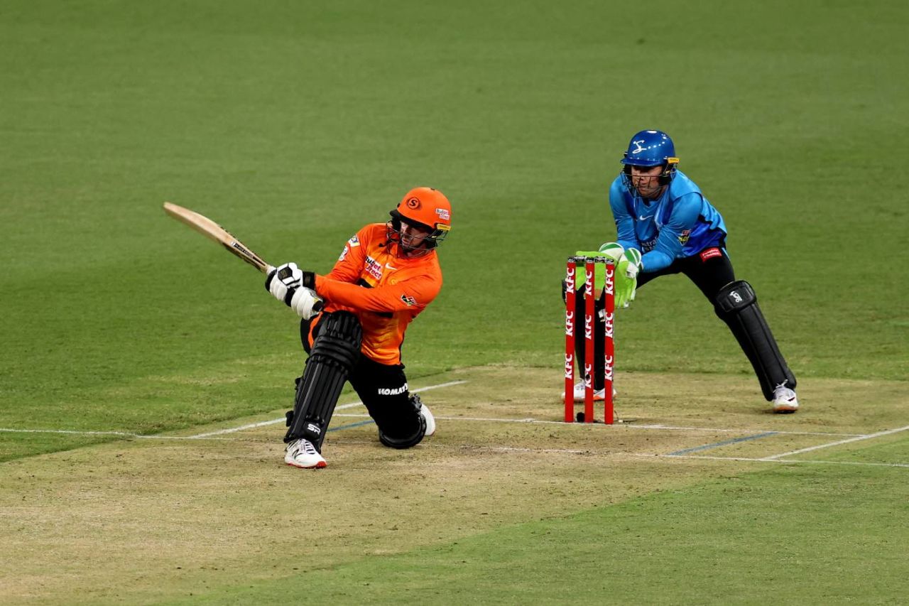 Colin Munro swings one into the leg side, Perth Scorchers vs Adelaide Strikers, Big Bash League, December 11, 2021, Sydney