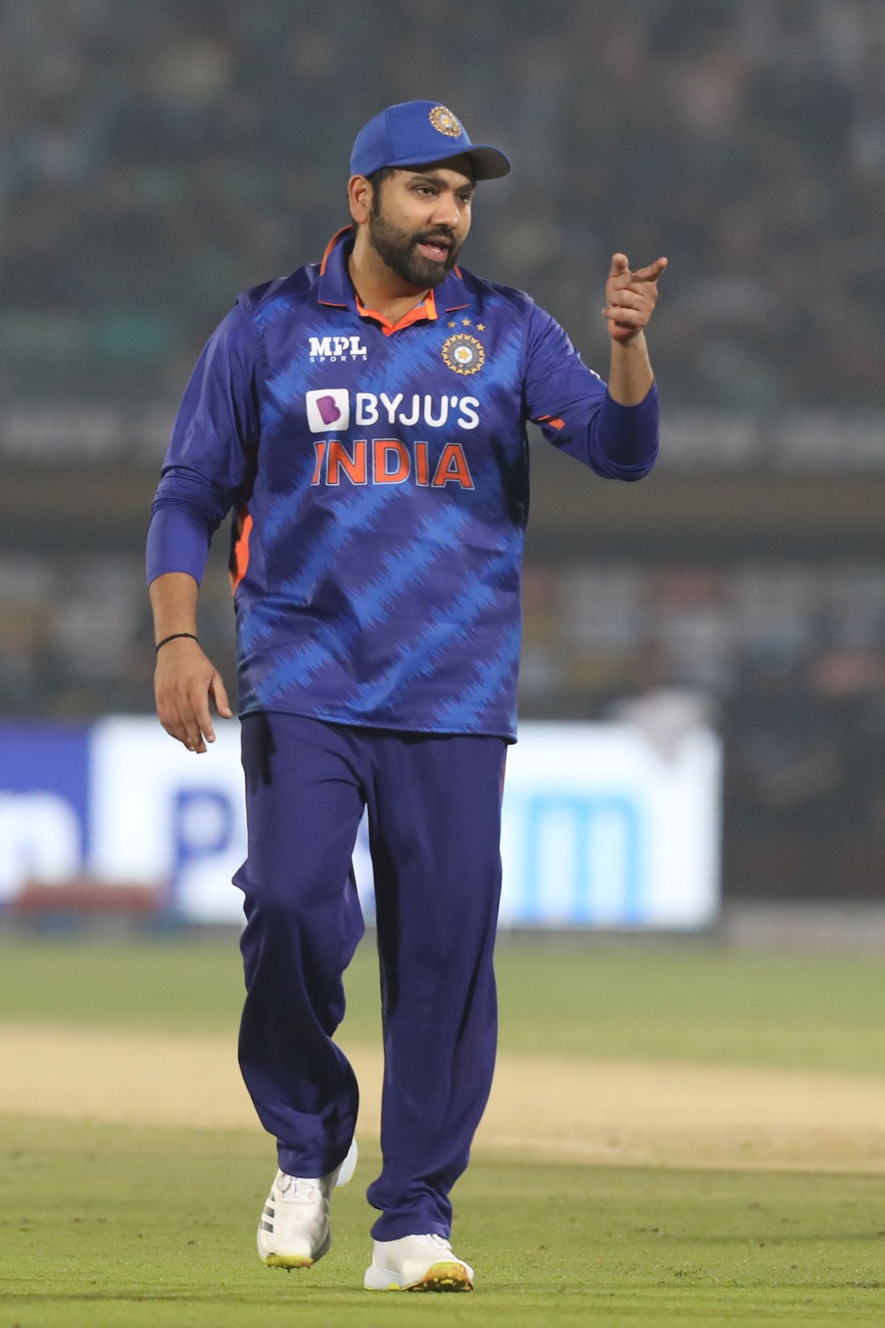 Rohit Sharma speaks to a fielder, Jaipur, November 27, 2021