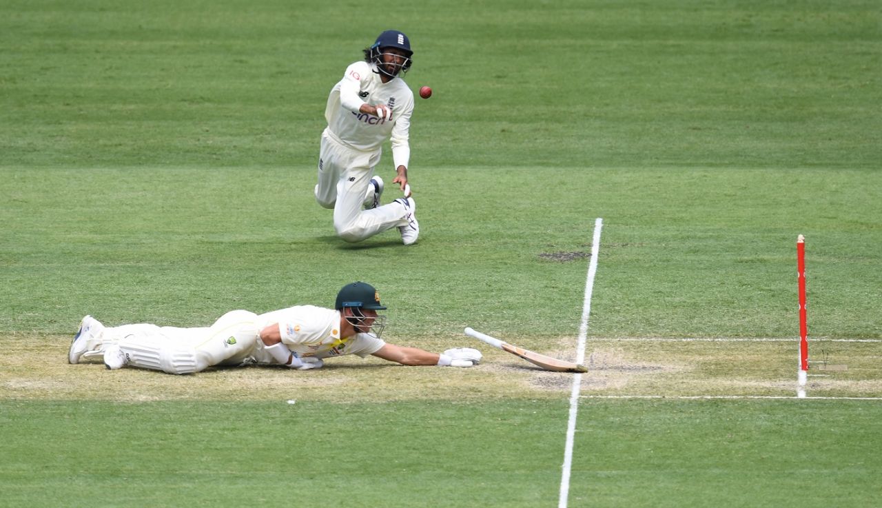 David Warner survived as Haseeb Hameed's throw missed the stumps, Australia vs England, The Ashes, 1st Test, 2nd day, Brisbane, December 9, 2021