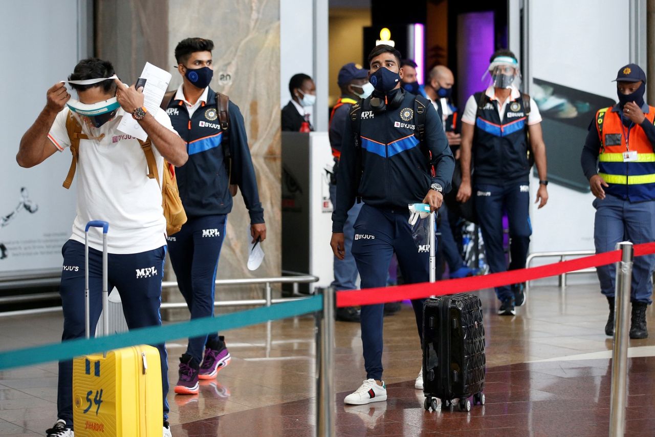 Shreyas Iyer and Mohammed Siraj arrive in South Africa, Johannesburg, December 16, 2021