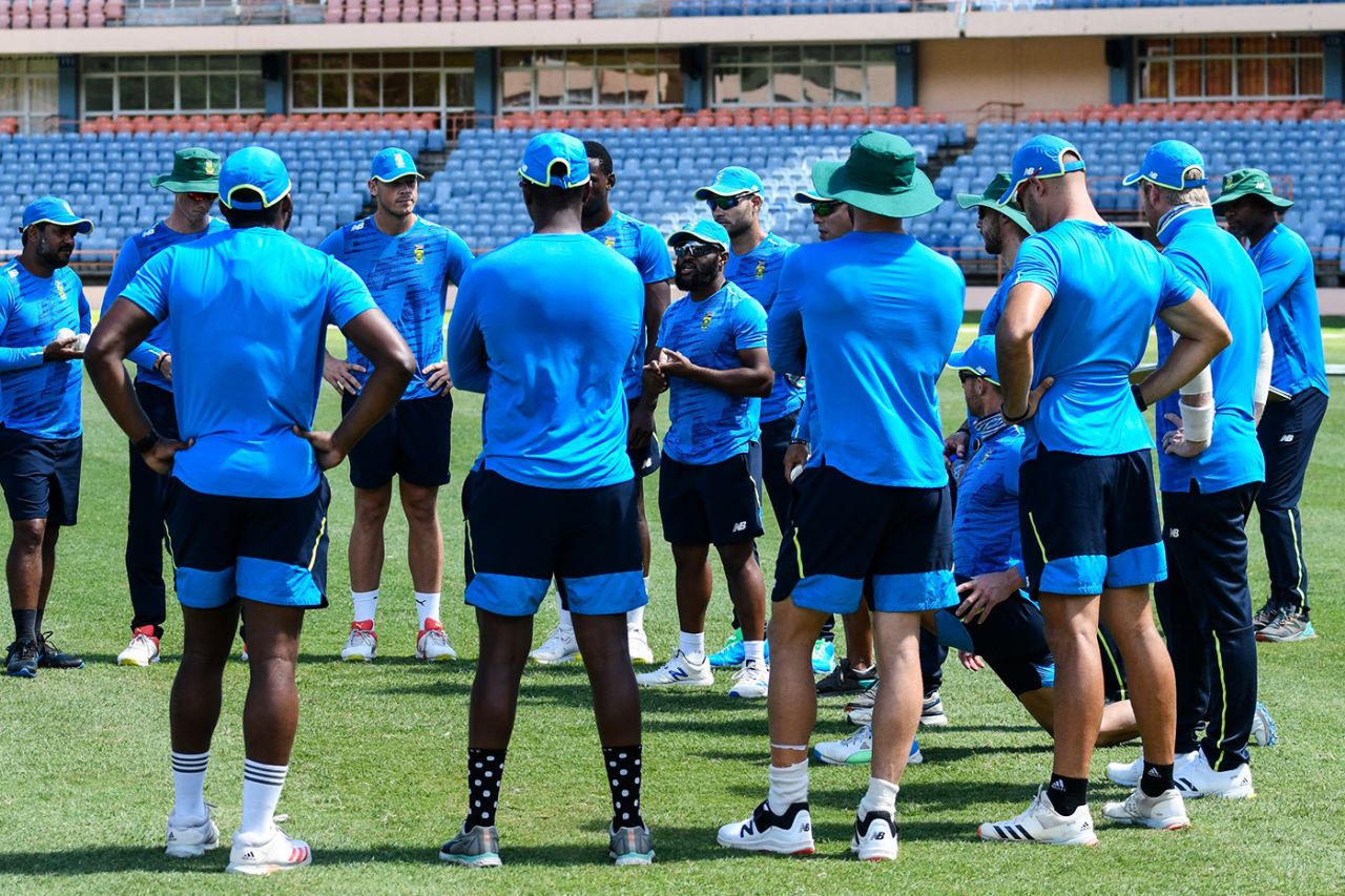 Temba Bavuma talks to his players during a training session, St George's, June 25, 2021